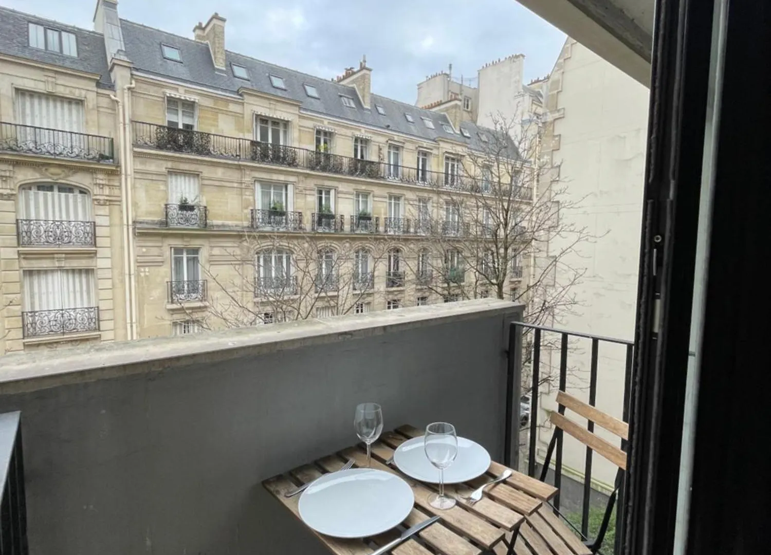 Les Belles Feuilles Appartement contacts